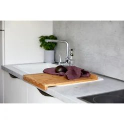 WENKO Planche à Découper Bois, Grande Planche à Découper Avec Bord De Guidage, Bambou, 45x35cm, Marron -Promos Gout Cuisine Boutique 16527772 3
