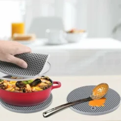 Dessous De Plat Silicone, 4PCS Anti-dérapant Anti-Chaleur 230 °C Multifonction Repose-cuillère Dessous De Verre De Cuisine Tapis De Table Pour Cuisine Et Salle à Manger -Promos Gout Cuisine Boutique 77373866 3