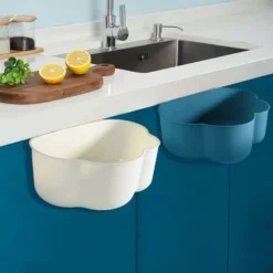 KAEJYIUT Poubelles De Cuisine Suspendues (lot De 1) - Ensemble De Poubelles De Porte De Placard Pour Les Restes De Nourriture Et Les épluchures De Légumes Du Plan De Travail Blanc 7 KAEJYIUT Poubelles De Cuisine Suspendues (lot De 1) - Ensemble De Poubelles De Porte De Placard Pour Les Restes De Nourriture Et Les épluchures De Légumes Du Plan De Travail Blanc -Promos Gout Cuisine Boutique 92150485 3