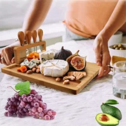 Planche à Fromage, Plateau De Service Avec 4 Couteaux En Acier Inoxydable, Planche à Charcuterie En Bois Massif (14''x11'') -Promos Gout Cuisine Boutique 96358559 3